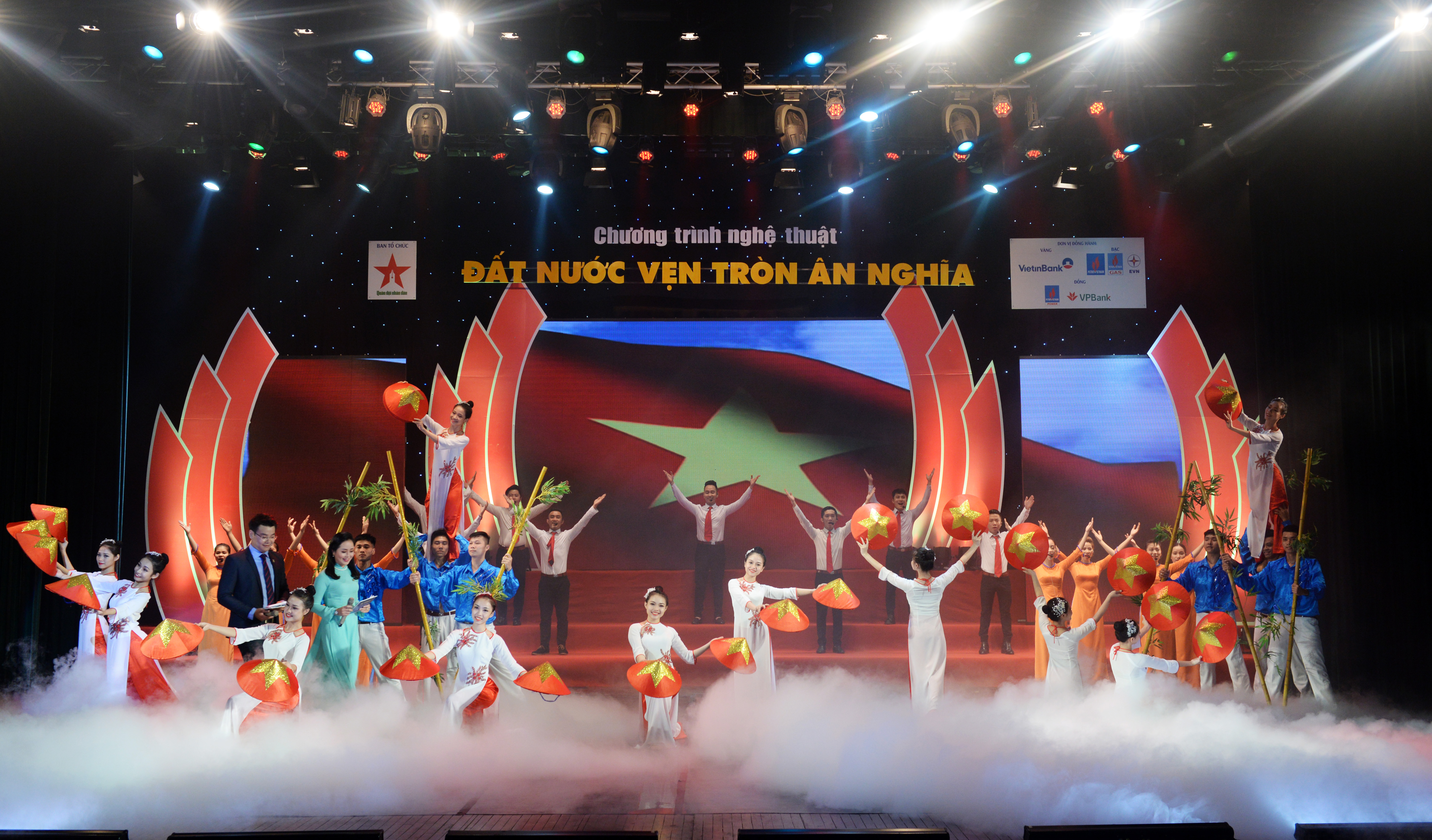 Chan chứa niềm tin yêu